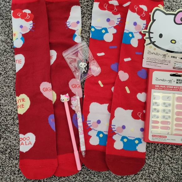 Hello Kitty Items Pens Socks Pin Face Mask And Sticker Nails - Picture 6 of 6